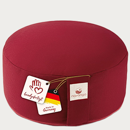 Rotes Kissen für Yoga mit Bobblern als Kissen für Yoga Sitzkissen für Yoga welches man als Meditationskissen kaufen kann