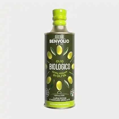 Olivenöl für die Hautpflege, Bio-Produkt in grün, Productshot, grauer Hintergrund,
