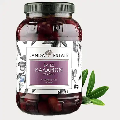 Aristos, Kalamata Oliven im Glas, Productshot, grauer Hintergrund mit Zweigen, hier zum kaufen angeboten