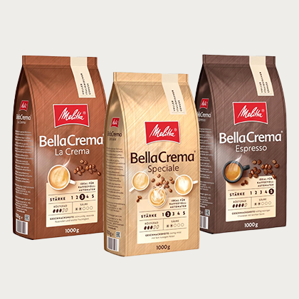 Kaffeebohnen Auswahl und Angebot zum Probieren mit drei Verpackungen in denen Sich Kaffee Bohnen für Kaffee Crema und Espresso